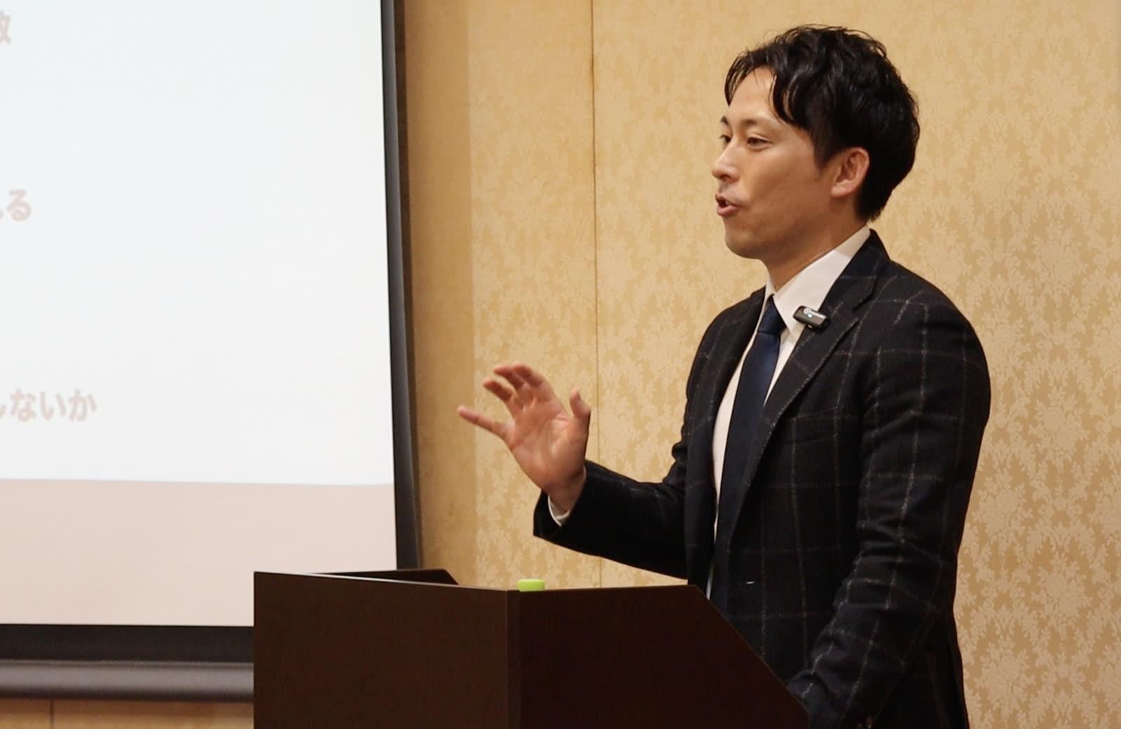セミナーで講演する長嶋雄二
